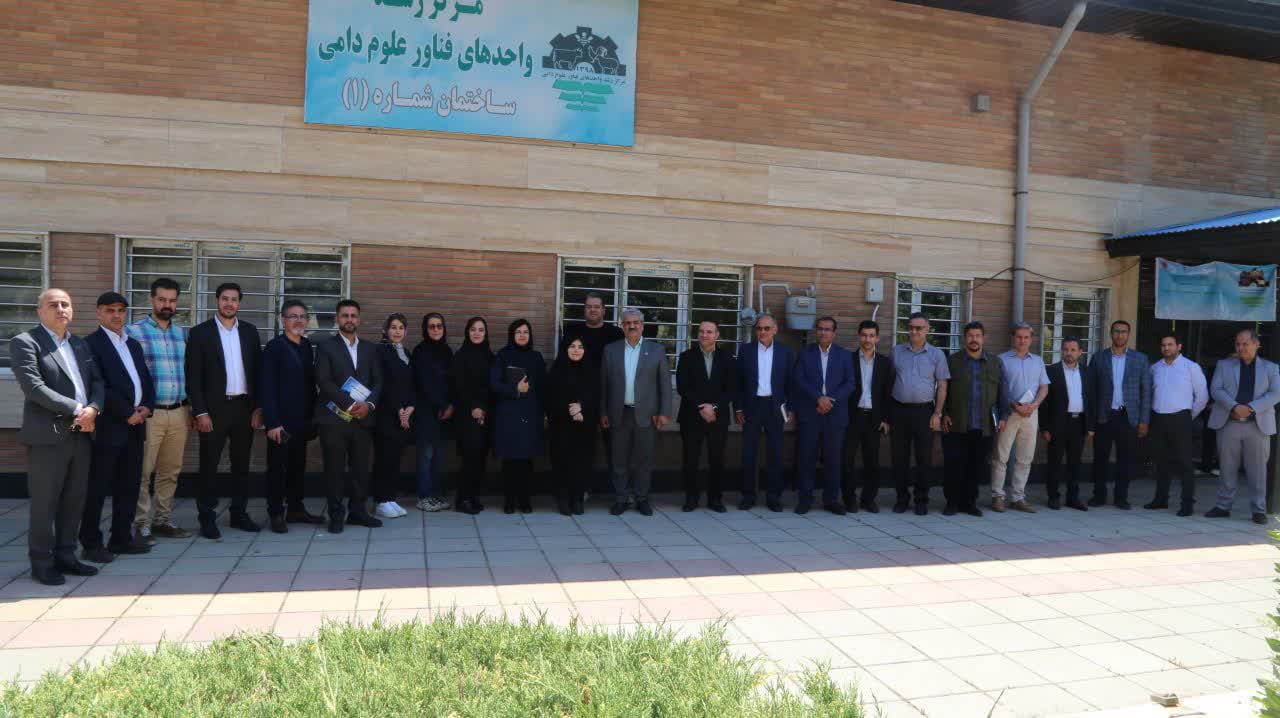 بازدید مشاور وزیر جهاد کشاورزی از دستاوردهای پژوهشی و فناورانه مؤسسه تحقیقات علوم دامی کشور